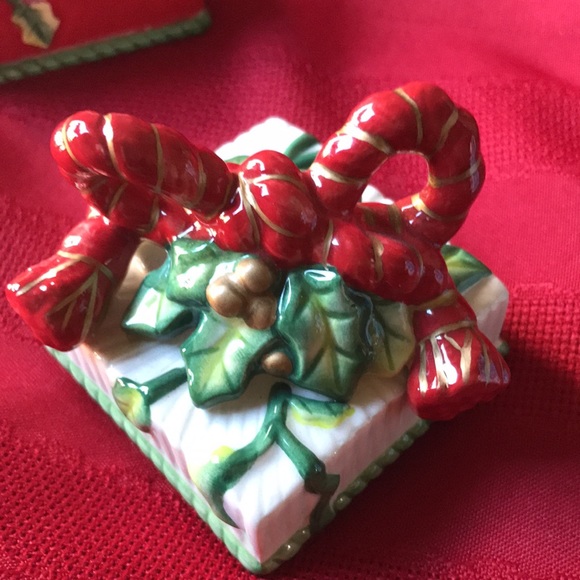 "Remembering Santa" Lidded Box (2.5") - Picture 6 of 15